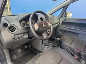 Mitsubishi Colt (2009) thumbnail 10