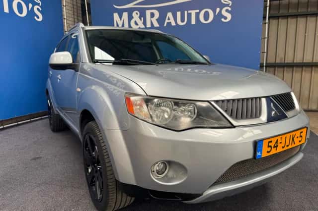Mitsubishi Outlander (2009) thumbnail 2