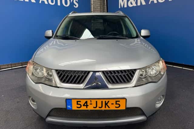 Mitsubishi Outlander (2009) thumbnail 4