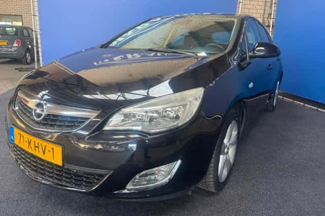 Opel Astra (2009) thumbnail 1