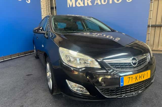 Opel Astra (2009) thumbnail 2