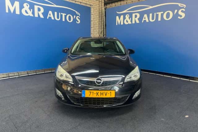 Opel Astra (2009) thumbnail 3