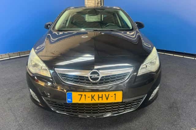 Opel Astra (2009) thumbnail 4