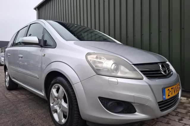 Opel Zafira (2008) thumbnail 2