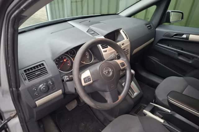 Opel Zafira (2008) thumbnail 11