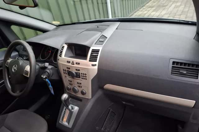 Opel Zafira (2008) thumbnail 12