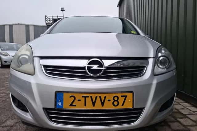 Opel Zafira (2008) thumbnail 3