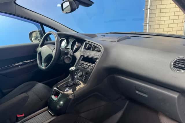 Peugeot 5008 (2011) thumbnail 13