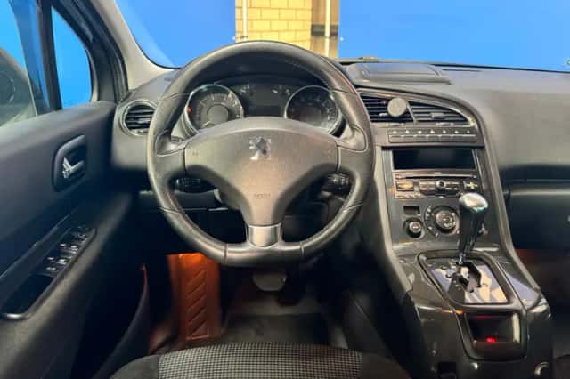 Peugeot 5008 (2011) thumbnail 14