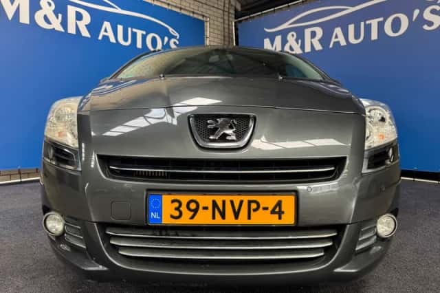 Peugeot 5008 (2011) thumbnail 4