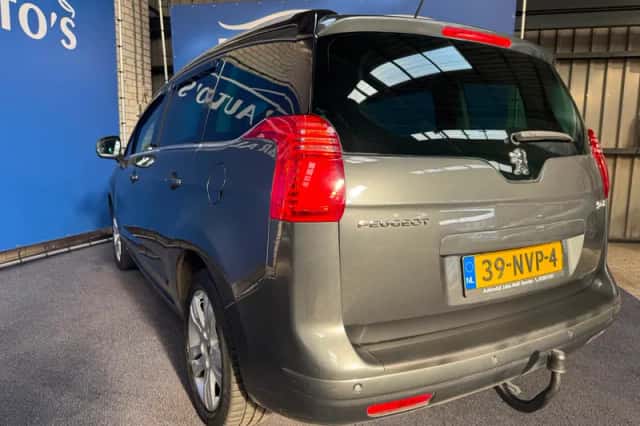 Peugeot 5008 (2011) thumbnail 7