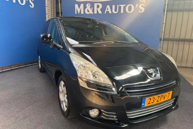 Peugeot 5008 (2013) thumbnail 2