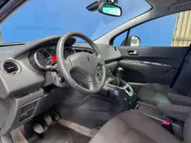 Peugeot 5008 (2013) thumbnail 12