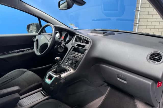 Peugeot 5008 (2013) thumbnail 13