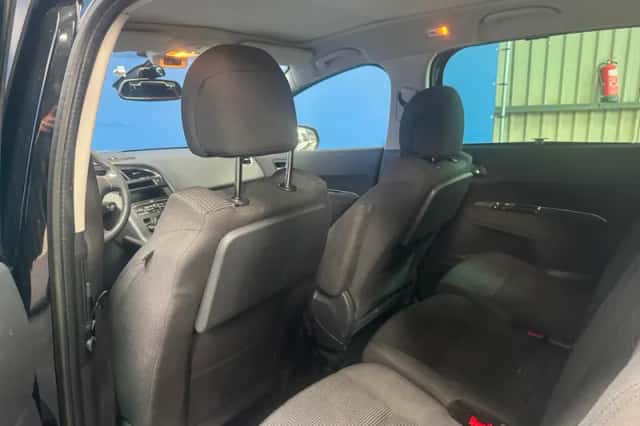 Peugeot 5008 (2013) thumbnail 14