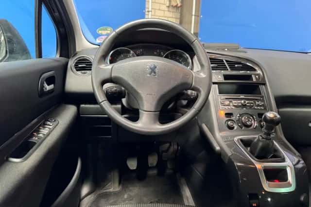 Peugeot 5008 (2013) thumbnail 16