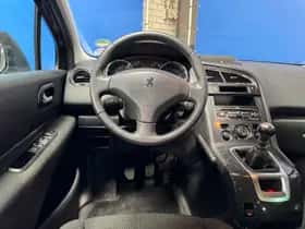 Peugeot 5008 (2013) thumbnail 16