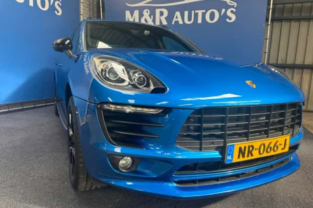 Porsche Macan (2017) thumbnail 2