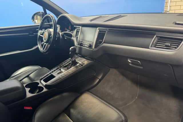 Porsche Macan (2017) thumbnail 14