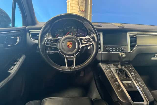 Porsche Macan (2017) thumbnail 17