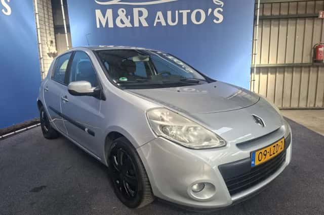 Renault Clio (2010) thumbnail 2
