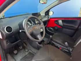 Toyota Aygo (2012) thumbnail 13
