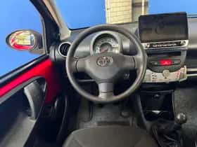 Toyota Aygo (2012) thumbnail 15