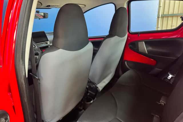 Toyota Aygo (2012) thumbnail 16