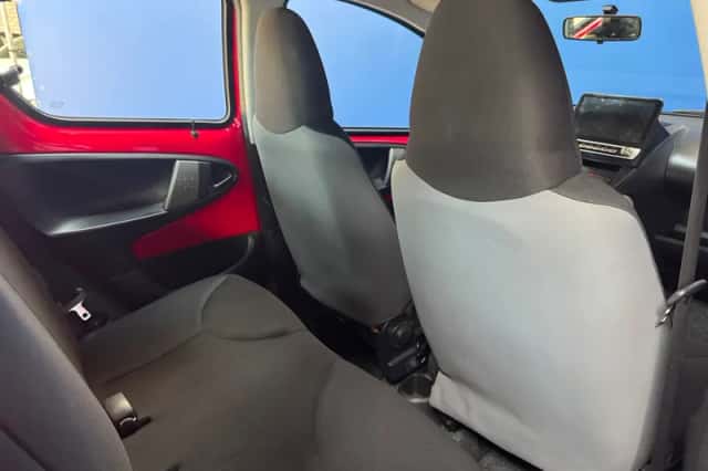 Toyota Aygo (2012) thumbnail 17