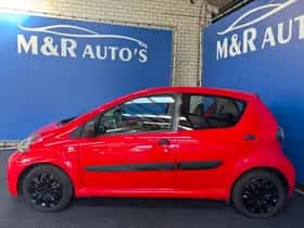 Toyota Aygo (2012) thumbnail 6
