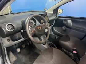 Toyota Aygo (2008) thumbnail 12