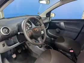 Toyota Aygo (2008) thumbnail 16