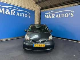 Toyota Aygo (2008) thumbnail 3
