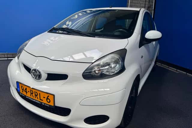 Toyota Aygo (2011) thumbnail 1