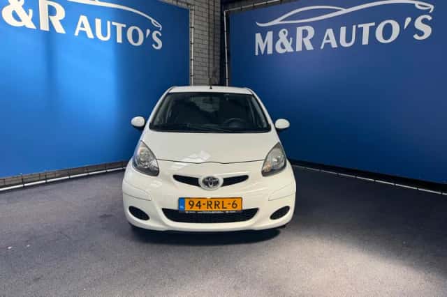 Toyota Aygo (2011) thumbnail 3