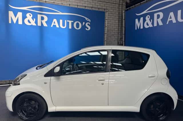 Toyota Aygo (2011) thumbnail 5