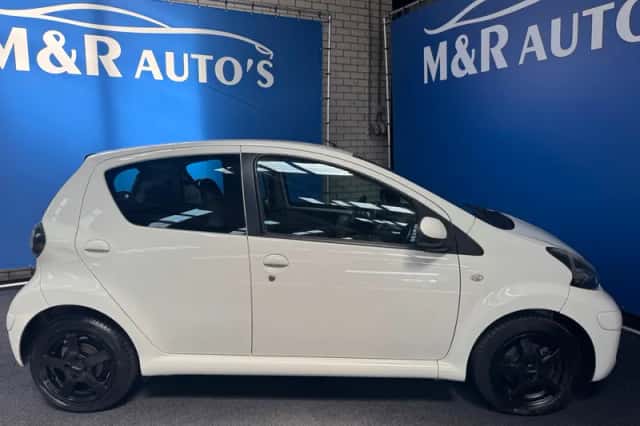 Toyota Aygo (2011) thumbnail 6