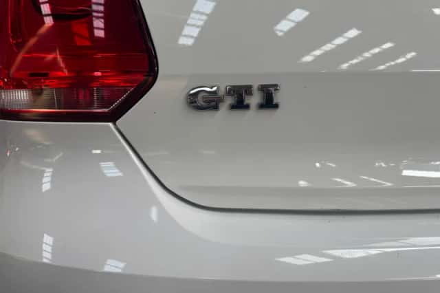 Volkswagen Polo (2013) thumbnail 12
