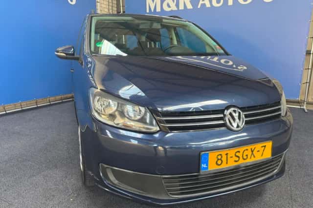 Volkswagen Touran (2011) thumbnail 2