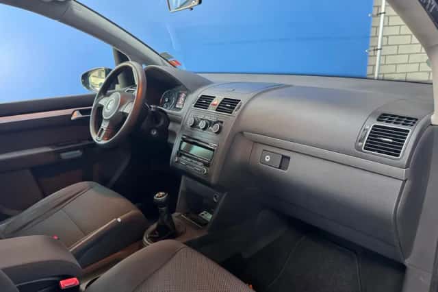Volkswagen Touran (2011) thumbnail 13