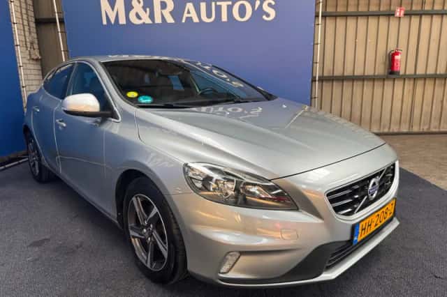 Volvo V40 (2015) thumbnail 2