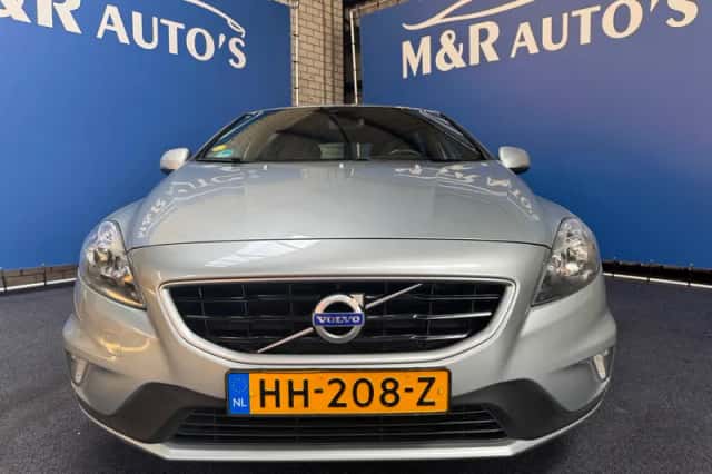 Volvo V40 (2015) thumbnail 3