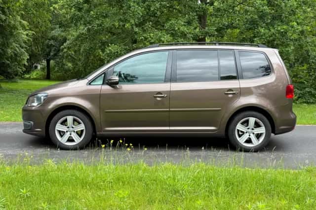 Volkswagen Touran (2011) thumbnail 2