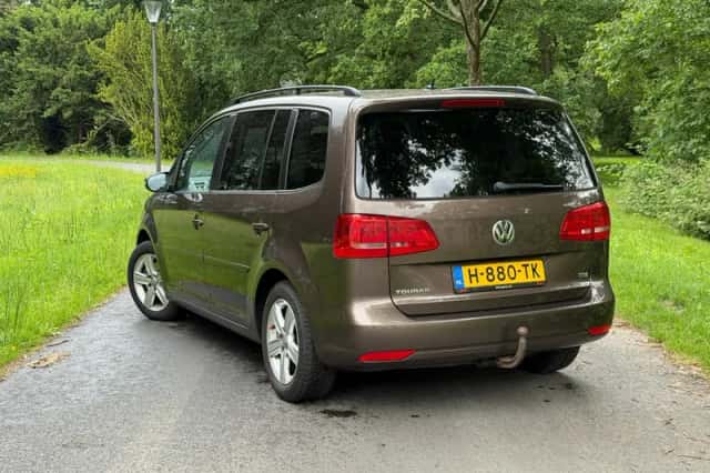 Volkswagen Touran (2011) thumbnail 3