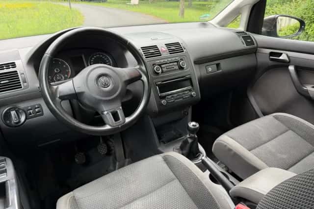 Volkswagen Touran (2011) thumbnail 5