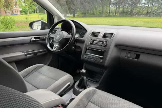 Volkswagen Touran (2011) thumbnail 6