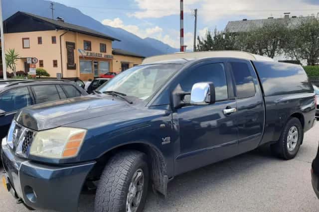 Nissan TITAN (2004) thumbnail 2
