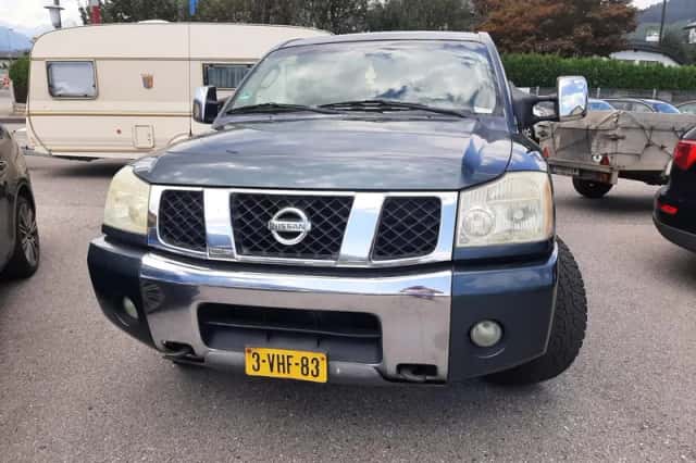 Nissan TITAN (2004) thumbnail 3