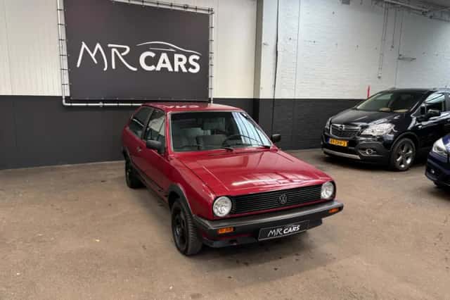 Volkswagen Polo (1989) thumbnail 2