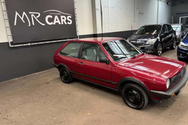 Volkswagen Polo (1989) thumbnail 3